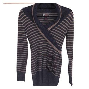 Sweater w Buckles striped